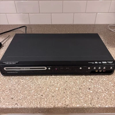 Grabadora DVD Magnavox ZC352MW8 - Probada y funcionando - Sin control remoto Foto 1 de 4