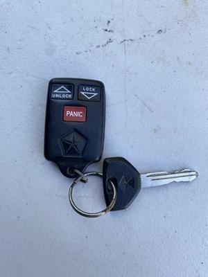 Mando a distancia OEM 1996-1998 Jeep Grand Cherokee con llave 56008761/GQ43VT7T Foto 1 de 2