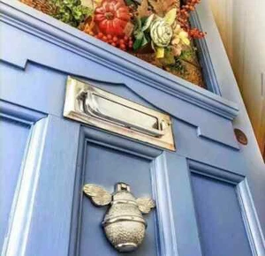 Michael Healy Bumblebee Door Knocker Solid Brass Handmade Design House Welcome - Picture 1 of 6