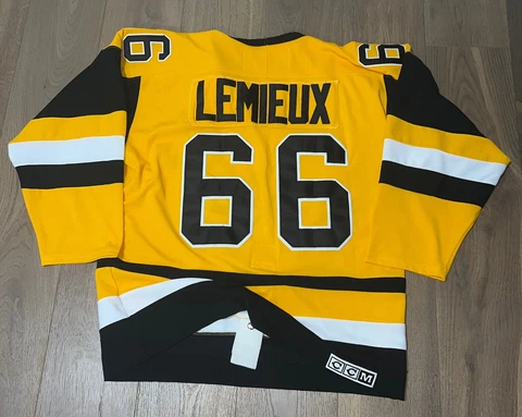 CCM Mario Lemieux Pittsburgh Penguins Throwback Jersey 52 Authentic Fight Strap Cover