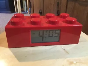 Reloj despertador LEGO Block usado. Rojo. "7,5"" L x 3,75"" W x 3"" H" - Imagen 1 de 5