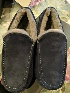 Brand New UGG Ascot Men's Moccasins, Size 11, Suede leather.  - Picture 1 of 5