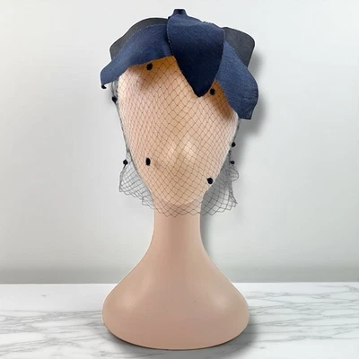 Vintage 1950s Navy Blue Cocktail Hat Veil Fascinator Netting Bow Retro Chic - Image 1 of 4