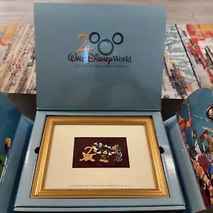 2000 Walt DISNEY World Corniciato MILLENNIUM Set Spille Topolino & FRIENDS LE 16 di 1500 - Foto 1 di 13