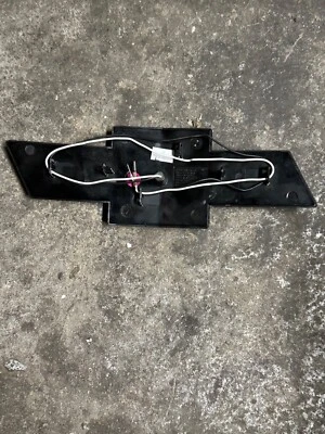 Emblema de pajarita dorada/cromo parrilla delantera Chevrolet Camaro nuevo OEM 22761889 Foto 1 de 2