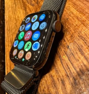 Apple Watch 8 Graphite Stainless Steel Case Milanese Loop 45mm - GPS & Cellular - Picture 1 of 7