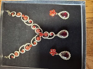 Costume Jewellery Neclace and Earings. - Picture 1 of 3