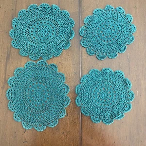 Vintage Green Round Scalloped Edge Crochet Lace Doily Decor Placemat - Set of 4 - Picture 1 of 9