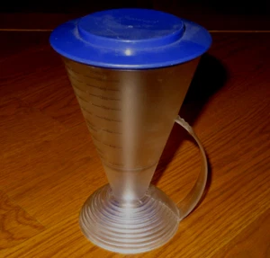 TUPPERWARE Clear CONE SHAPED 16 oz Graduated FUNNEL MEASURING CUP w/HANDLE & LID - Picture 1 of 7