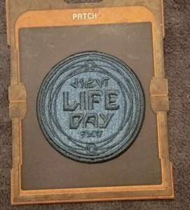 2021 Disney Parks Star Wars Galaxy's Edge Life Day Collectible Patch NEW - Picture 1 of 2