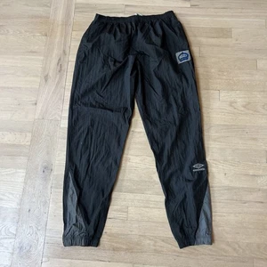 Vintage Umbro Track Pants Mens XL Nylon Elastic Waist Zip Cuffs 90s Retro Wind - Picture 1 of 7