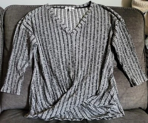 Three Dots ~ Black & White Stripe Stretch V-Neck Top with Twist Hem ~ Size XL - Picture 1 of 3