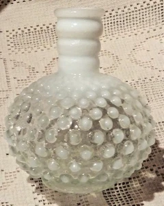 BOTELLA DE PERFUME DE VIDRIO DE PIEDRA LUNAR FENTON HOBNAIL DE MEDIADOS DEL SIGLO 20 - Imagen 1 de 7