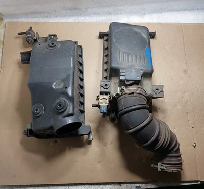 Conjunto de caja de filtro de filtro de aire Toyota Matrix 2002-2008 1,8 L OEM Foto 1 de 4