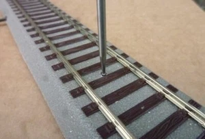 ROCO GeoLine GLEISSCHRAUBEN, 250 Stück - MIT GLEISFRÄSER - Bild 1 von 4