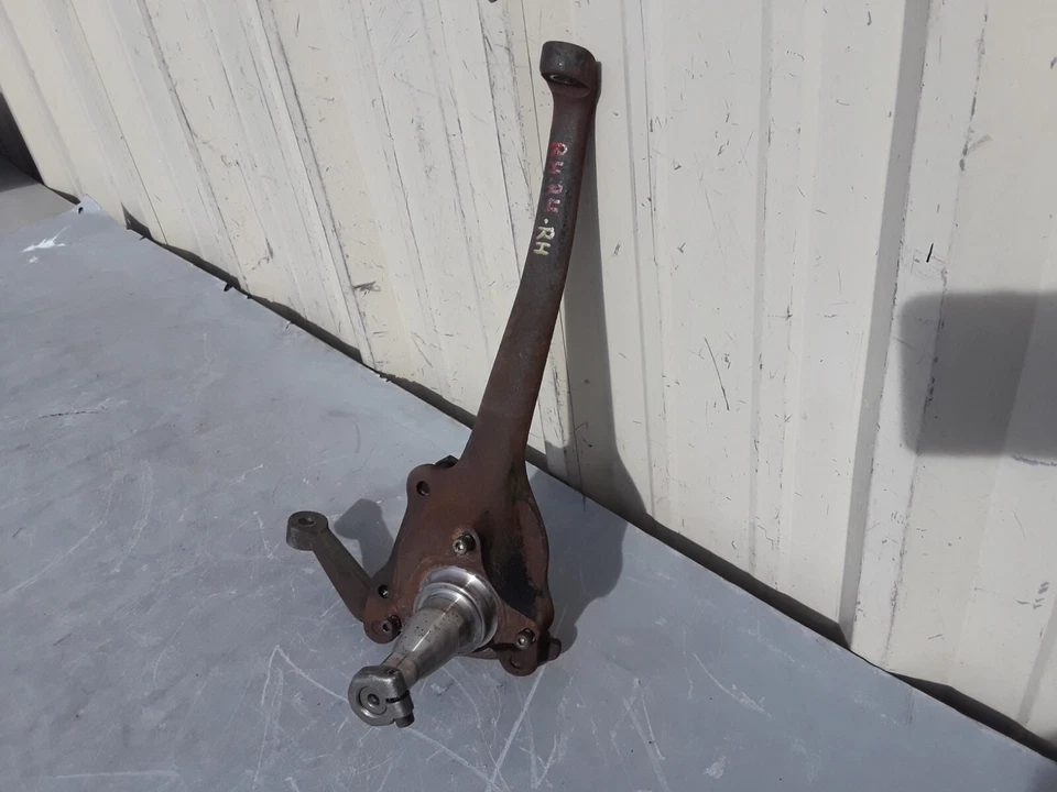 1981 Mercedes Benz W123 240D Front Right Passenger Side Spindle Knuckle OEM - Image 1 of 4