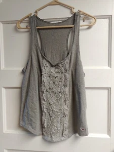 Tanque Hollister espalda deportiva con encaje y lentejuelas; talla M - Imagen 1 de 3