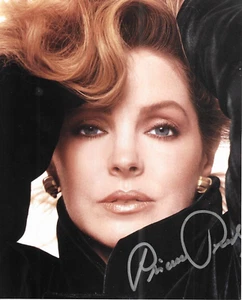 Foto a color 8x10 firmada por Priscilla Presley - Imagen 1 de 2