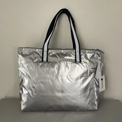 Bolso de Mano Lesportsac Shinning Costal Silver Street East West Nuevo con Etiquetas Foto 1 de 4