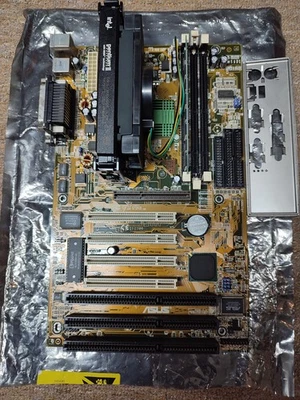 ASUS P2B (PCB 1.04) ++ Pentium II ++ RAM 100 ++ ATI Rage 128 ++ TOP Retro Win95/ - Bild 1 von 4