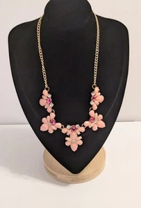 Pink Faceted Acrylic & Rhinestone Flowers Gold Tone Statement Necklace Y2K. 16" - Picture 1 of 15