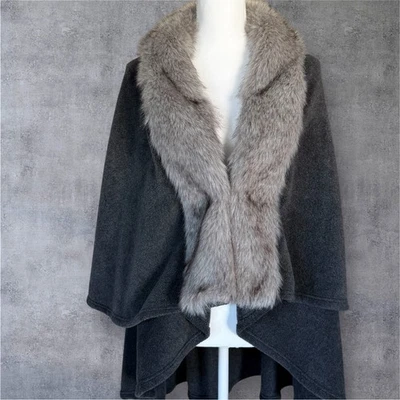 Capa Parkhurst con cuello de piel sintética chal envolvente O/S noche cubierta elegante Foto 1 de 4