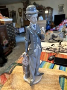 Lladro Charlie Chaplin ""Charlie The Champ"" 5233 Statuetta in porcellana come non è un cane - Foto 1 di 17