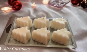 (2) Weiße weihnachtlich duftende Wachsschmelze 6 Zellen Weihnachtsbaum Klappschalen. - Bild 1 von 5