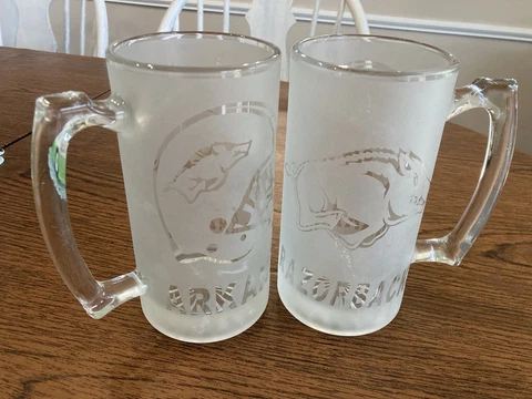 Arkansas Razorbacks Frosted Beer Mug Glass Stein Lot Of 2 Vintage 7” 20oz Heavy Cover