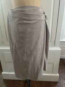 Chicos Black Label Beige Faux Suede Wrap Skirt Women’s Size 0 NWOT - Picture 1 of 5