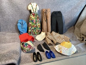 Vintage Barbie Kleidung Schuhe Socken Hose Kleid Rock Neckholder Top Tunika Shorts - Bild 1 von 9