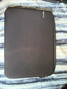 Amazon Basics 11.6-Inch Laptop Sleeve Protective Case with Zipper BLACK - Photo 1/2