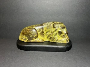 Vintage 1970s Carved Bronze Sleeping Lion Statue Figure on Wooden Base 3.25 x 7" - Picture 1 of 9