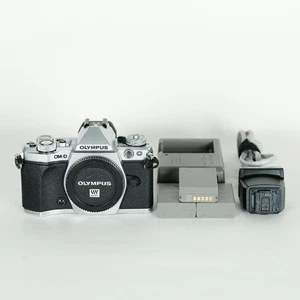 OLYMPUS OM-D E-M5 Mark II [Body Silver] Working - Picture 1 of 11