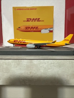 Avión comercial Phoenix Models 400 escala diecast modelo DHL A330-3P2F D-ACVG Foto 1 de 4