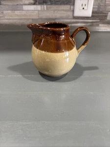 Vintage Three Tone Stoneware  Glazed Creamer Pitcher, 4 Inch - Foto 1 di 4