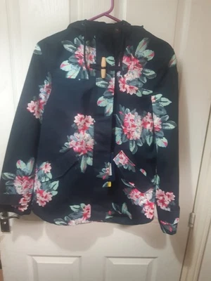 Joules Ladies Right as Rain Hooded Rain Jacket Size 8. Floral/Navy BNWT RRP £95 - Image 1 of 4