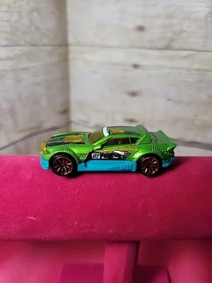 Hot Wheels Rally Cat Green Diecast Collectible Car 2017 DTX15 Mattel #3 Loose - Image 1 of 4