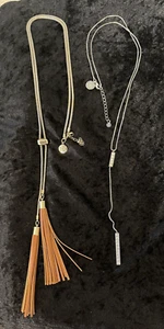 WHBM Menge 2 Lariat-Stil Halsketten goldfarben mit Lederquasten & Silberton - Bild 1 von 10