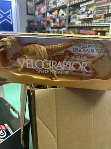 VTG Retired 1993 VELOCIRAPTOR Speedy Predator Safari Ltd Museum Limited Edition - Picture 1 of 2