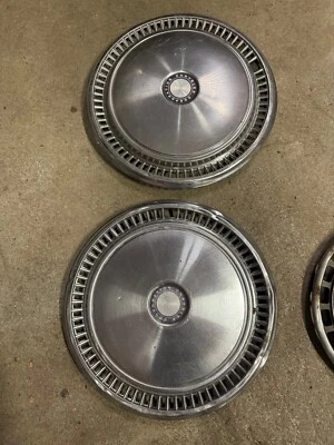 1980-1989 OEM CHRYSLER CORDOBA LEBARON NEWPORT CALOTA 15" CONJUNTO DE TAMPA DE RODA CALOTA - Imagem 1 de 3