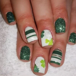 24Pcs Shamrock Fake Nail Glossy Press on Nail False Nail Tips Artificial Nail - Picture 1 of 8