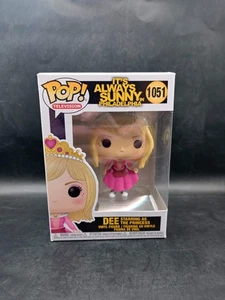 POP Television It's Always Sunny In Philadelphia - Dee Starring As The Princess - Picture 1 of 3