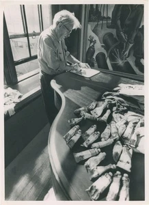 ORIGINAL PHOTOGRAPH OF THOMAS HART BENTON IN HIS STUDIO 1968 #163140 - Bild 1 von 1