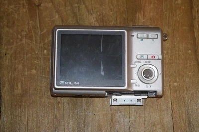 Casio Exilim Digital Camera 7.2 MP Silver Point and Shoot Optical Zoom Japan - Image 1 of 4