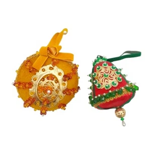 Pin de terciopelo de lentejuelas vintage adornos navideños dorado y rojo verde hecho a mano - Imagen 1 de 6