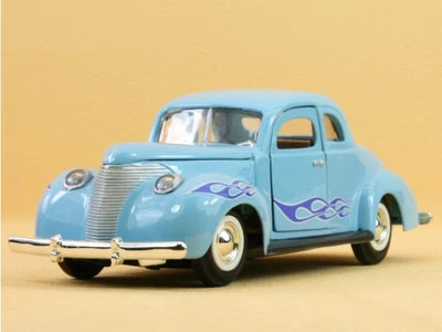 FORD Custom - 1949 - lightblue - MotorMax 1:24 - Photo 1/2