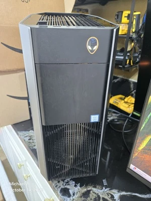 Alienware Aurora R8, 500GB SSD, 8 GB RAM, i5-9400, AMD Radeon RX5500 XT - Image 1 of 4