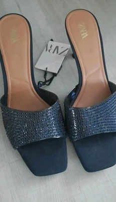 Zara - Sandalia mula de vinilo brillante azul marino - Talla 38 EUR, US 7,5 Foto 1 de 4