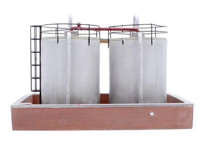 BACHMANN SCENECRAFT 'OO' GAUGE 44-016 FUEL STORAGE TANKS MODEL BUILDING - Image 1 of 4